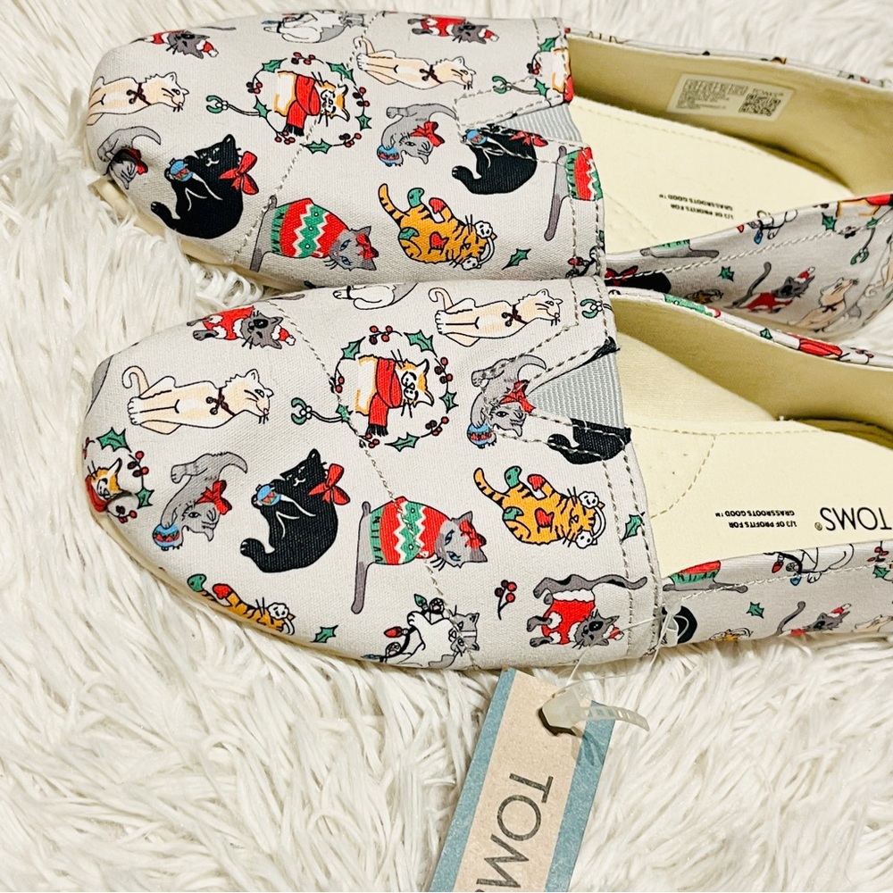 TOMS Christmas Cats Slip On Gray Belmont Shoes Holiday Espadrille Flats NWT - Picture 7 of 8